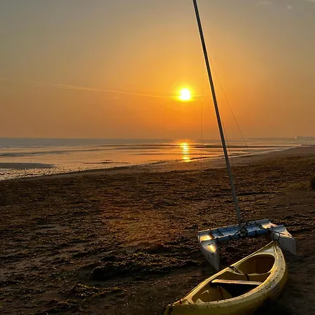 Maison De Bord De リオン・シュル・メール